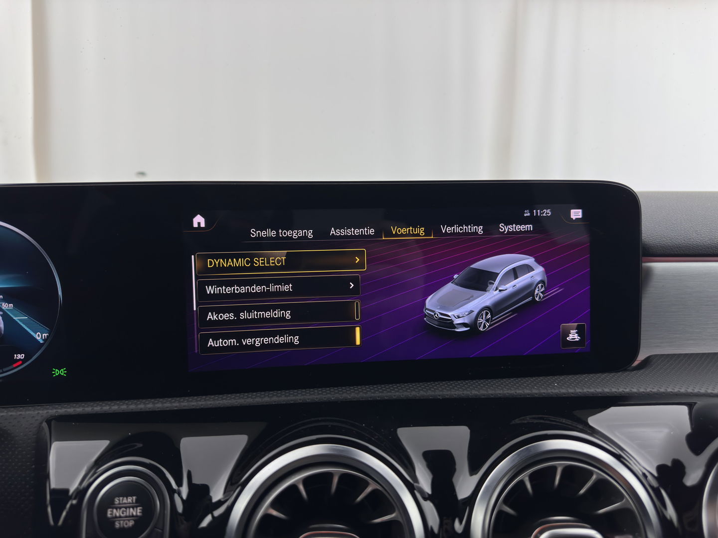 Mercedes-Benz A-Klasse 160 AMG-Sportpack Business-Solution (INCL-BTW) *WIDESCREEN-DIGI-COCKPIT | FULL-LED | LEATHER-MICROFIBRE | CAMERA | DYNAMIC-SELECT | CRUISE | HEATED-SPORTSEATS | PRIVACY-GLASS | DAB | AMBIENT-LIGHT | 18"ALU*