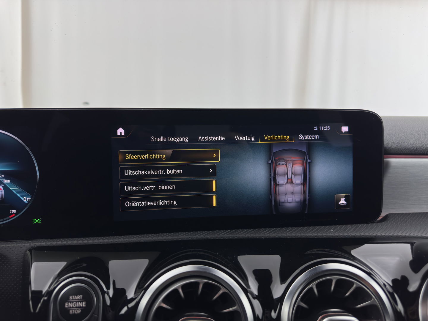 Mercedes-Benz A-Klasse 160 AMG-Sportpack Business-Solution (INCL-BTW) *WIDESCREEN-DIGI-COCKPIT | FULL-LED | LEATHER-MICROFIBRE | CAMERA | DYNAMIC-SELECT | CRUISE | HEATED-SPORTSEATS | PRIVACY-GLASS | DAB | AMBIENT-LIGHT | 18"ALU*