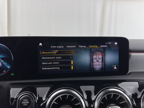 Mercedes-Benz A-Klasse 160 AMG-Sportpack Business-Solution (INCL-BTW) *WIDESCREEN-DIGI-COCKPIT | FULL-LED | LEATHER-MICROFIBRE | CAMERA | DYNAMIC-SELECT | CRUISE | HEATED-SPORTSEATS | PRIVACY-GLASS | DAB | AMBIENT-LIGHT | 18"ALU*