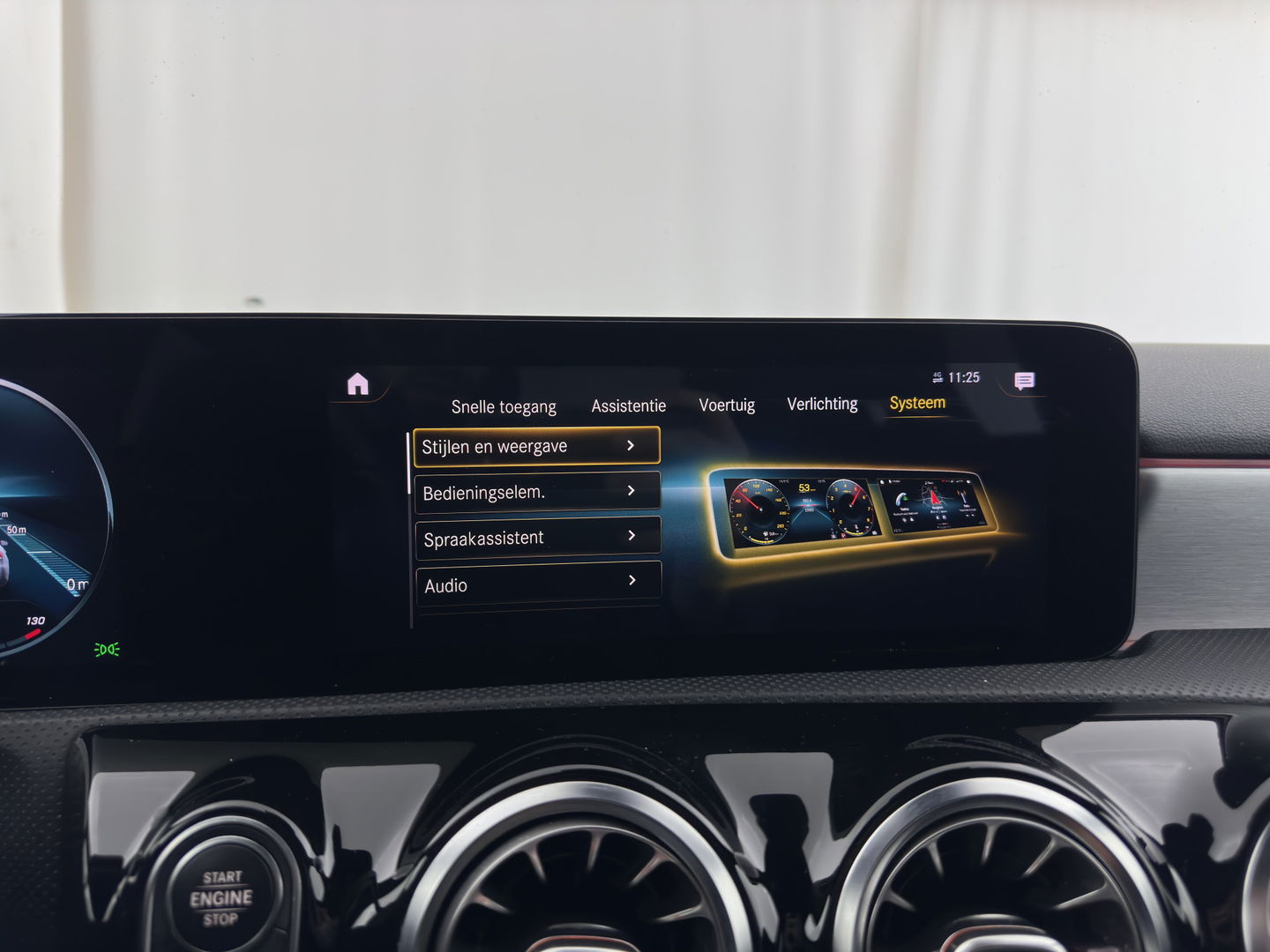 Mercedes-Benz A-Klasse 160 AMG-Sportpack Business-Solution (INCL-BTW) *WIDESCREEN-DIGI-COCKPIT | FULL-LED | LEATHER-MICROFIBRE | CAMERA | DYNAMIC-SELECT | CRUISE | HEATED-SPORTSEATS | PRIVACY-GLASS | DAB | AMBIENT-LIGHT | 18"ALU*