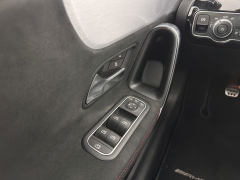 Mercedes-Benz A-Klasse 160 AMG-Sportpack Business-Solution (INCL-BTW) *WIDESCREEN-DIGI-COCKPIT | FULL-LED | LEATHER-MICROFIBRE | CAMERA | DYNAMIC-SELECT | CRUISE | HEATED-SPORTSEATS | PRIVACY-GLASS | DAB | AMBIENT-LIGHT | 18"ALU*