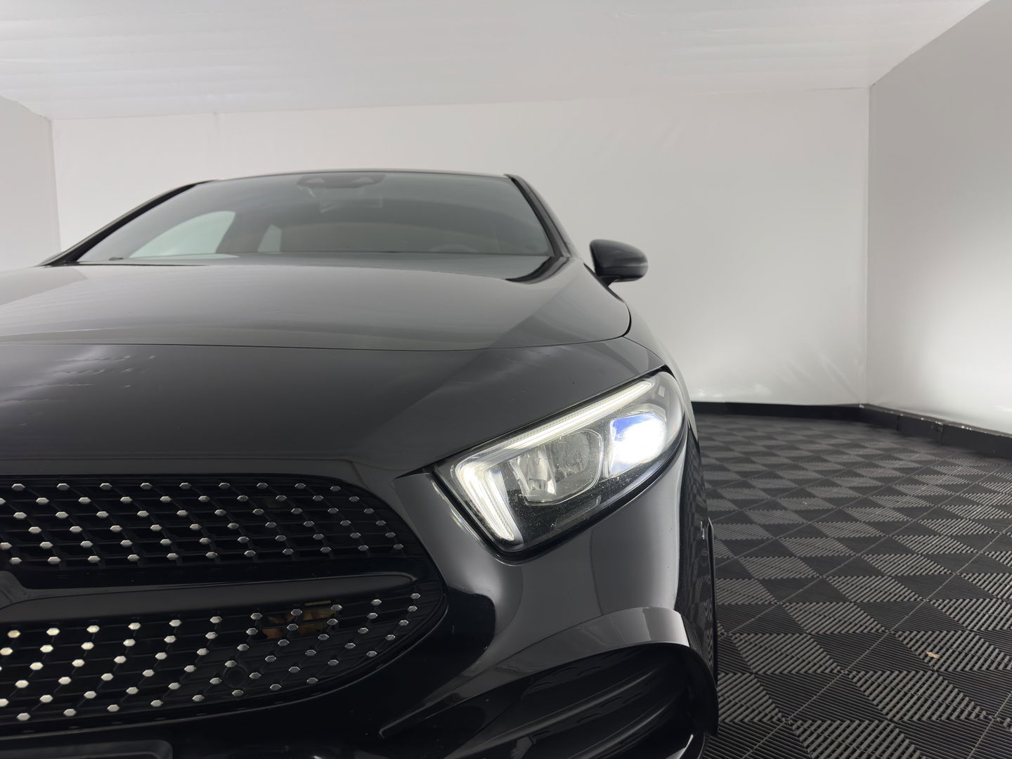 Mercedes-Benz A-Klasse 160 AMG-Sportpack Business-Solution (INCL-BTW) *WIDESCREEN-DIGI-COCKPIT | FULL-LED | LEATHER-MICROFIBRE | CAMERA | DYNAMIC-SELECT | CRUISE | HEATED-SPORTSEATS | PRIVACY-GLASS | DAB | AMBIENT-LIGHT | 18"ALU*