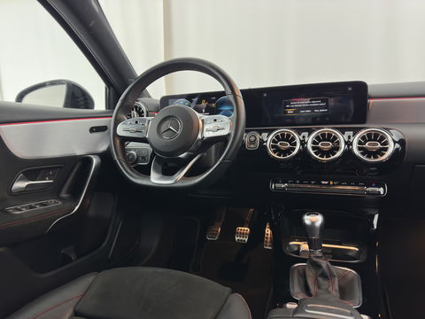 Mercedes-Benz A-Klasse 160 AMG-Sportpack Business-Solution (INCL-BTW) *WIDESCREEN-DIGI-COCKPIT | FULL-LED | LEATHER-MICROFIBRE | CAMERA | DYNAMIC-SELECT | CRUISE | HEATED-SPORTSEATS | PRIVACY-GLASS | DAB | AMBIENT-LIGHT | 18"ALU*
