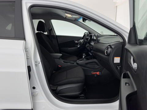 Hyundai KONA 1.6 GDI HEV Fashion (INCL-BTW) Aut. *NAVI-FULLMAP | DIGI-COCKPIT | FULL-LED | KEYLESS | CAMERA | HEAD-UP | SHIFT-PADDLES | DAB | COMFORT-SEATS | PRIVACY-GLASS | TOWBAR | 16 "ALU*