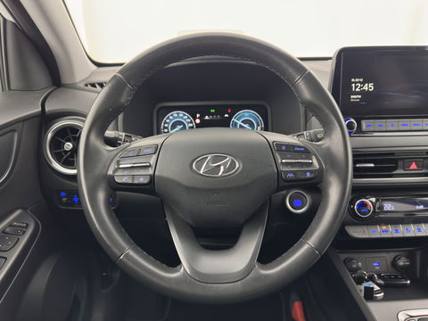Hyundai KONA 1.6 GDI HEV Fashion (INCL-BTW) Aut. *NAVI-FULLMAP | DIGI-COCKPIT | FULL-LED | KEYLESS | CAMERA | HEAD-UP | SHIFT-PADDLES | DAB | COMFORT-SEATS | PRIVACY-GLASS | TOWBAR | 16 "ALU*