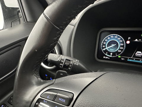 Hyundai KONA 1.6 GDI HEV Fashion (INCL-BTW) Aut. *NAVI-FULLMAP | DIGI-COCKPIT | FULL-LED | KEYLESS | CAMERA | HEAD-UP | SHIFT-PADDLES | DAB | COMFORT-SEATS | PRIVACY-GLASS | TOWBAR | 16 "ALU*