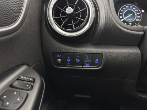 Hyundai KONA 1.6 GDI HEV Fashion (INCL-BTW) Aut. *NAVI-FULLMAP | DIGI-COCKPIT | FULL-LED | KEYLESS | CAMERA | HEAD-UP | SHIFT-PADDLES | DAB | COMFORT-SEATS | PRIVACY-GLASS | TOWBAR | 16 "ALU*