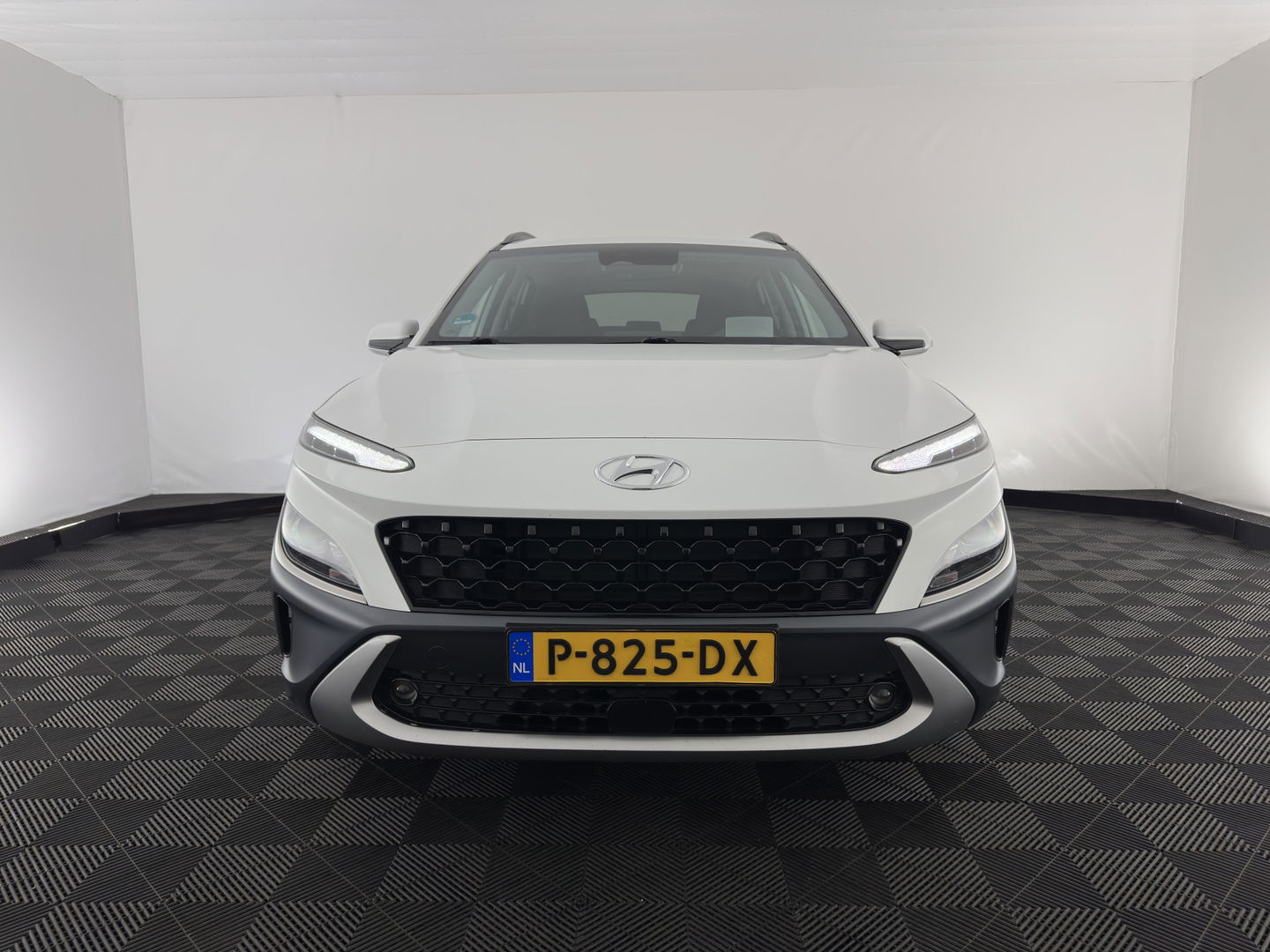 Hyundai KONA 1.6 GDI HEV Fashion (INCL-BTW) Aut. *NAVI-FULLMAP | DIGI-COCKPIT | FULL-LED | KEYLESS | CAMERA | HEAD-UP | SHIFT-PADDLES | DAB | COMFORT-SEATS | PRIVACY-GLASS | TOWBAR | 16 "ALU*