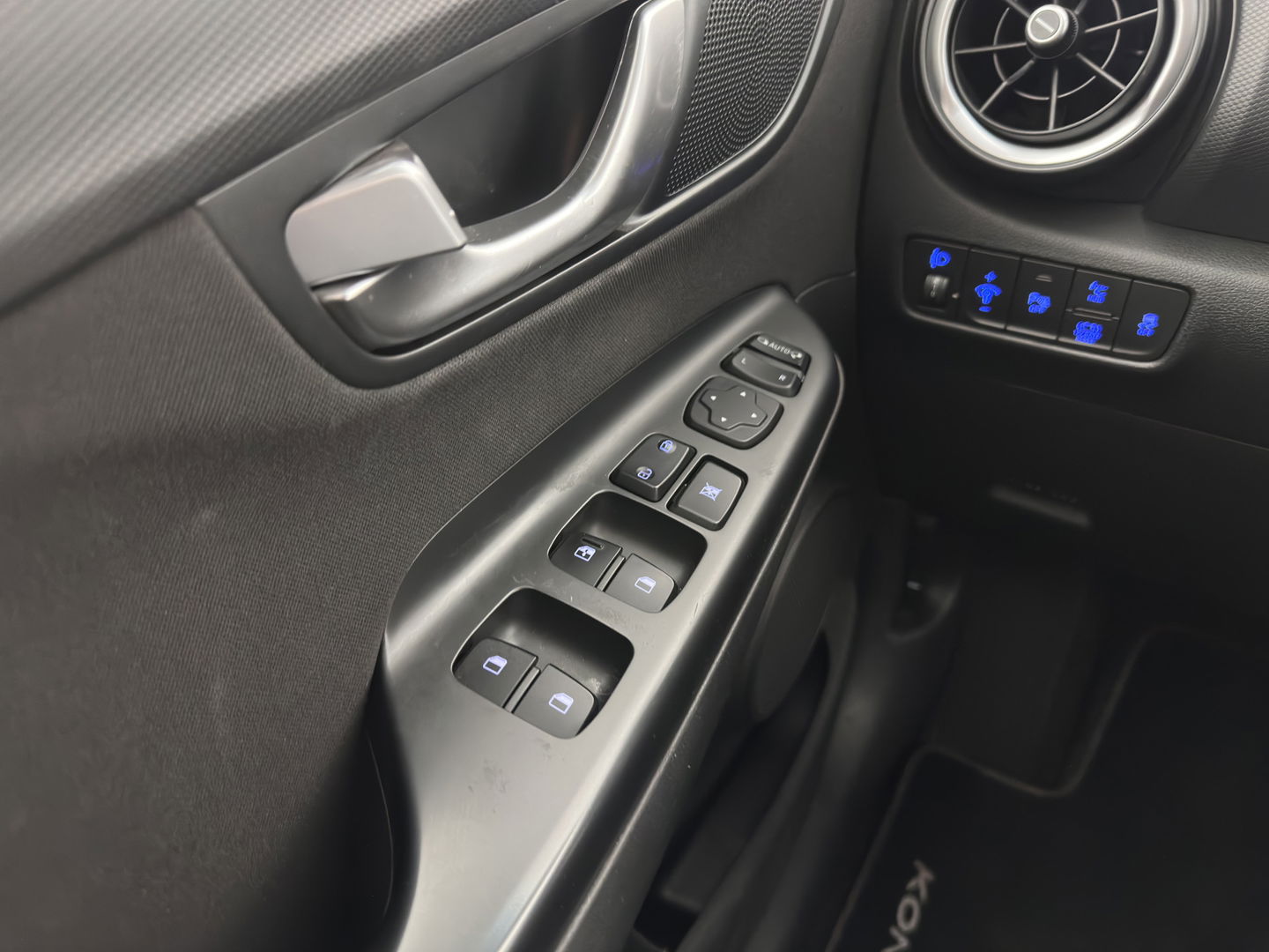 Hyundai KONA 1.6 GDI HEV Fashion (INCL-BTW) Aut. *NAVI-FULLMAP | DIGI-COCKPIT | FULL-LED | KEYLESS | CAMERA | HEAD-UP | SHIFT-PADDLES | DAB | COMFORT-SEATS | PRIVACY-GLASS | TOWBAR | 16 "ALU*