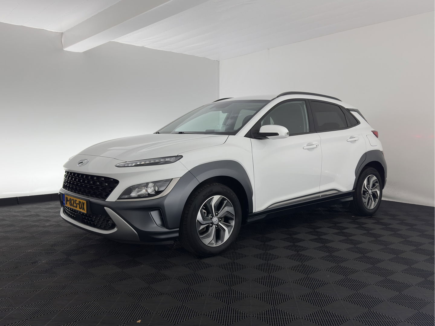 Hyundai KONA 1.6 GDI HEV Fashion (INCL-BTW) Aut. *NAVI-FULLMAP | DIGI-COCKPIT | FULL-LED | KEYLESS | CAMERA | HEAD-UP | SHIFT-PADDLES | DAB | COMFORT-SEATS | PRIVACY-GLASS | TOWBAR | 16 "ALU*