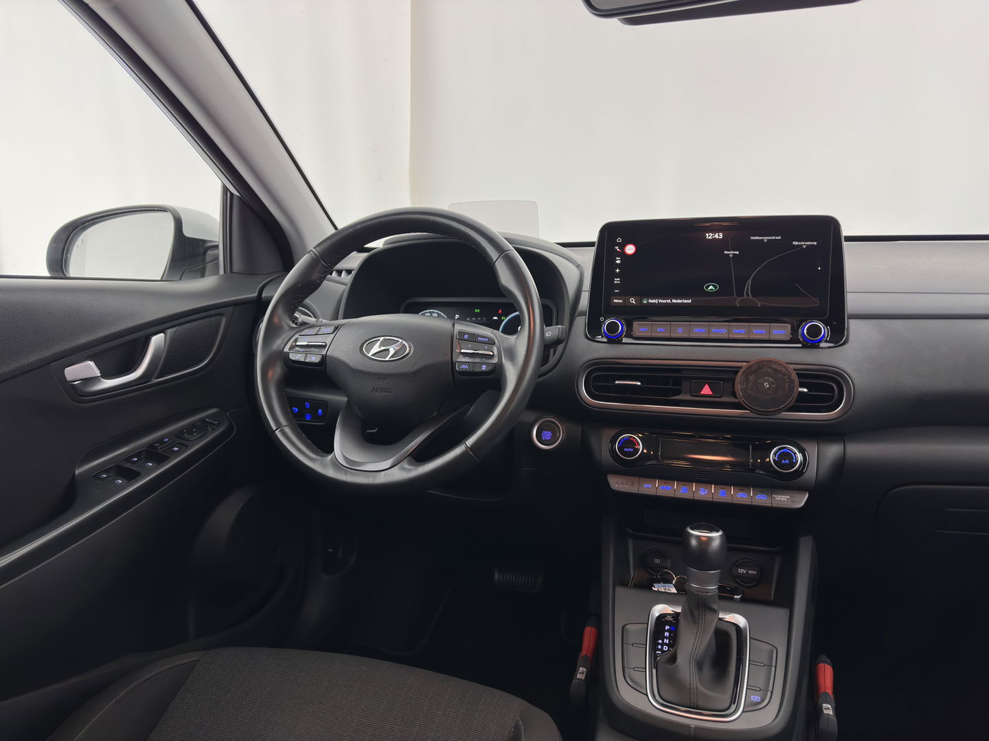 Hyundai KONA 1.6 GDI HEV Fashion (INCL-BTW) Aut. *NAVI-FULLMAP | DIGI-COCKPIT | FULL-LED | KEYLESS | CAMERA | HEAD-UP | SHIFT-PADDLES | DAB | COMFORT-SEATS | PRIVACY-GLASS | TOWBAR | 16 "ALU*