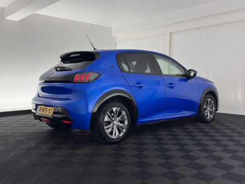 Peugeot e-208 EV Allure 50 kWh {SOH-91%} Aut *FULL-LED | DIGI-COCKPIT | BLINDSPOT | CAMERA | NAVI-FULLMAP | LANE-ASSIST | KEYLESS | DAB | CCS-FASTLOADER | TOP-VIEW | AMBIENT-LIGHT | PRIVACY-GLASS | 17"ALU*