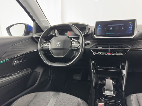 Peugeot e-208 EV Allure 50 kWh {SOH-91%} Aut *FULL-LED | DIGI-COCKPIT | BLINDSPOT | CAMERA | NAVI-FULLMAP | LANE-ASSIST | KEYLESS | DAB | CCS-FASTLOADER | TOP-VIEW | AMBIENT-LIGHT | PRIVACY-GLASS | 17"ALU*