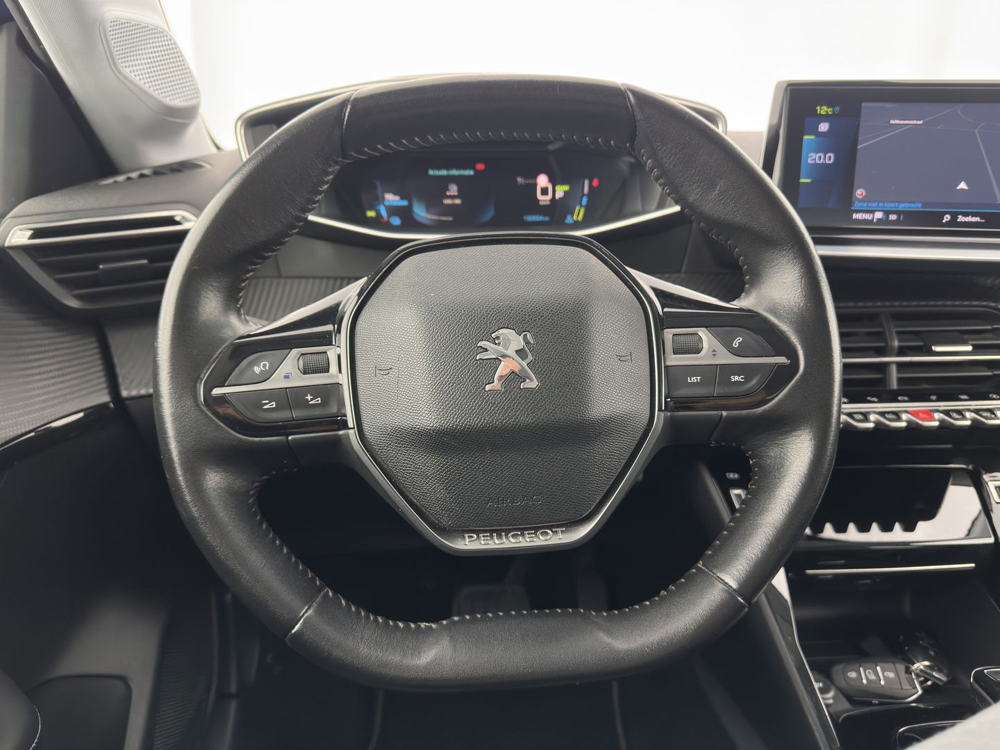 Peugeot e-208 EV Allure 50 kWh {SOH-91%} Aut *FULL-LED | DIGI-COCKPIT | BLINDSPOT | CAMERA | NAVI-FULLMAP | LANE-ASSIST | KEYLESS | DAB | CCS-FASTLOADER | TOP-VIEW | AMBIENT-LIGHT | PRIVACY-GLASS | 17"ALU*