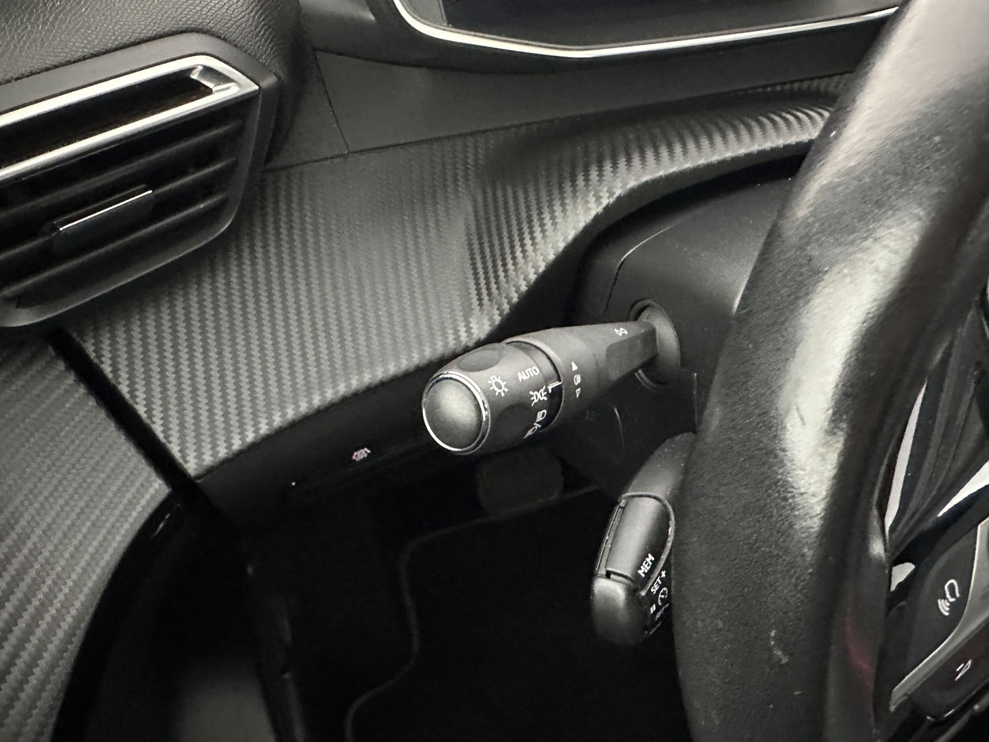 Peugeot e-208 EV Allure 50 kWh {SOH-91%} Aut *FULL-LED | DIGI-COCKPIT | BLINDSPOT | CAMERA | NAVI-FULLMAP | LANE-ASSIST | KEYLESS | DAB | CCS-FASTLOADER | TOP-VIEW | AMBIENT-LIGHT | PRIVACY-GLASS | 17"ALU*