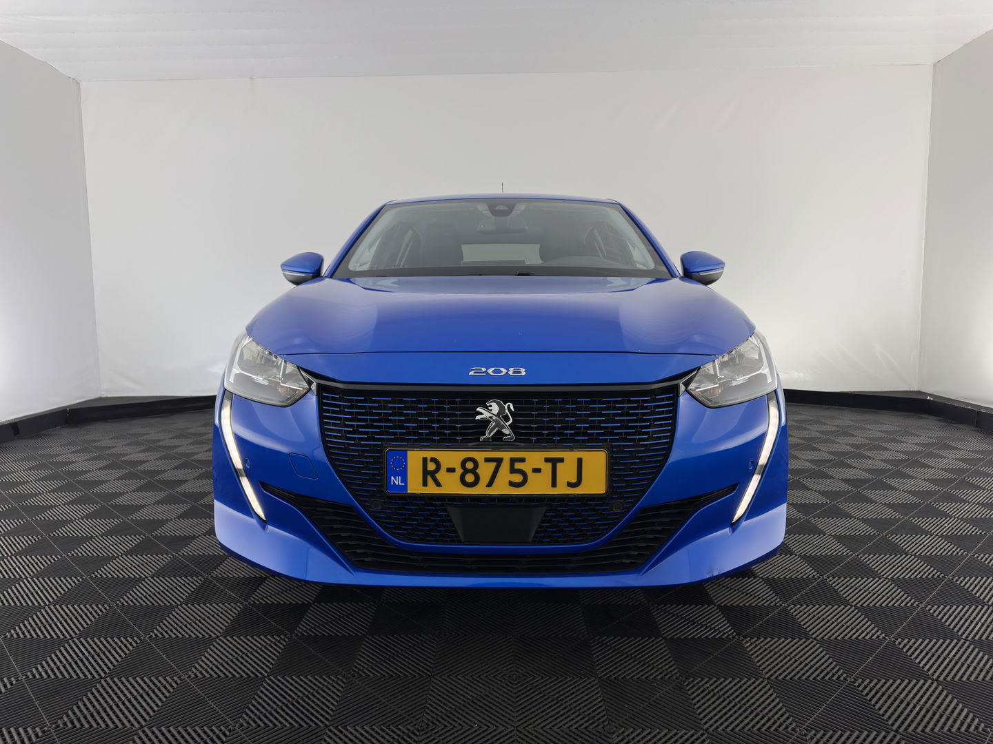 Peugeot e-208 EV Allure 50 kWh {SOH-91%} Aut *FULL-LED | DIGI-COCKPIT | BLINDSPOT | CAMERA | NAVI-FULLMAP | LANE-ASSIST | KEYLESS | DAB | CCS-FASTLOADER | TOP-VIEW | AMBIENT-LIGHT | PRIVACY-GLASS | 17"ALU*