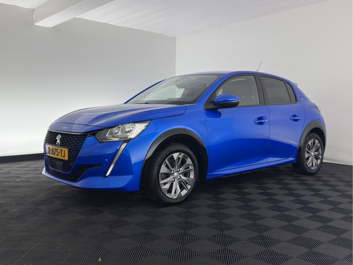 Peugeot e-208 EV Allure 50 kWh {SOH-91%} Aut *FULL-LED | DIGI-COCKPIT | BLINDSPOT | CAMERA | NAVI-FULLMAP | LANE-ASSIST | KEYLESS | DAB | CCS-FASTLOADER | TOP-VIEW | AMBIENT-LIGHT | PRIVACY-GLASS | 17"ALU*