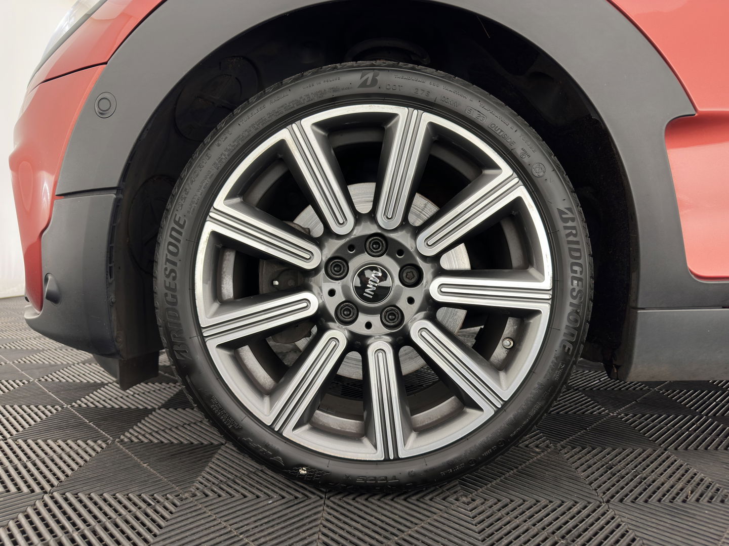 MINI Clubman 2.0 Cooper S ALL4 Premier Plus JCW (INCL-BTW) Aut * PANO | LUXURY-LEATHER | FULL-LED | HEATED-SPORTSEATS | DIGI-COCKPIT | AMBIENT-LIGHT | PRIVACY-GLASS | HEAD-UP | PDC | CAMERA | DAB  | KEYLESS | TOWBAR | 18"ALU*