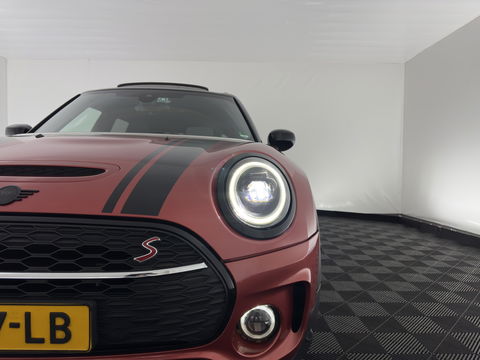 MINI Clubman 2.0 Cooper S ALL4 Premier Plus JCW (INCL-BTW) Aut * PANO | LUXURY-LEATHER | FULL-LED | HEATED-SPORTSEATS | DIGI-COCKPIT | AMBIENT-LIGHT | PRIVACY-GLASS | HEAD-UP | PDC | CAMERA | DAB  | KEYLESS | TOWBAR | 18"ALU*
