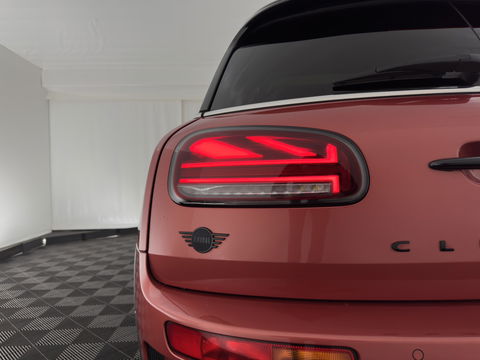 MINI Clubman 2.0 Cooper S ALL4 Premier Plus JCW (INCL-BTW) Aut * PANO | LUXURY-LEATHER | FULL-LED | HEATED-SPORTSEATS | DIGI-COCKPIT | AMBIENT-LIGHT | PRIVACY-GLASS | HEAD-UP | PDC | CAMERA | DAB  | KEYLESS | TOWBAR | 18"ALU*