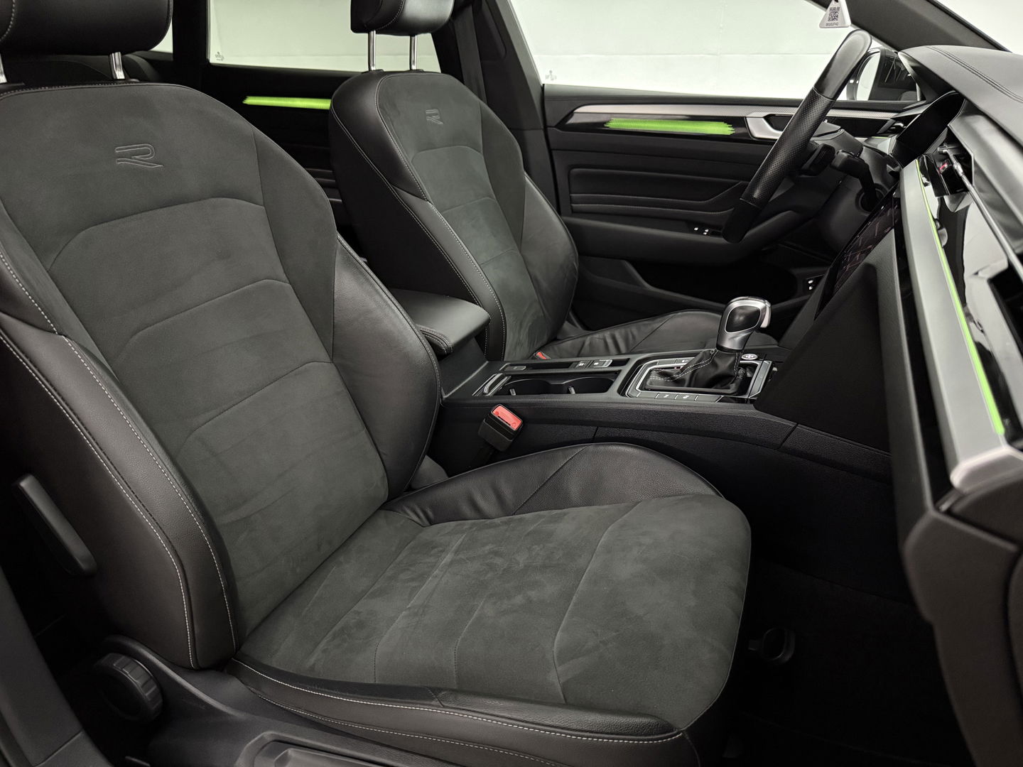 Volkswagen Arteon Shooting Brake 1.4 TSI eHybrid R-Line | Pano | Sfeer | HuD | Massage | Virtual | Trekh. | Carplay | Camera