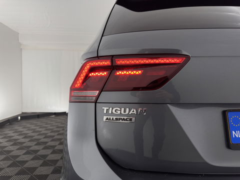 Volkswagen Tiguan Allspace 1.5 TSI R-line Highline Business (7-Pers.) (INCL-BTW) Aut * PANO | NAVI-FULLMAP | XENON | ALCANTARA | HEATED-ERGONOMIC-SPORTSEATS | KEYLESS | PRIVACY-GLASS | CAMERA | DAB | DIGI-COCKPIT | PDC | TOWBAR | ECC | 19"ALU*