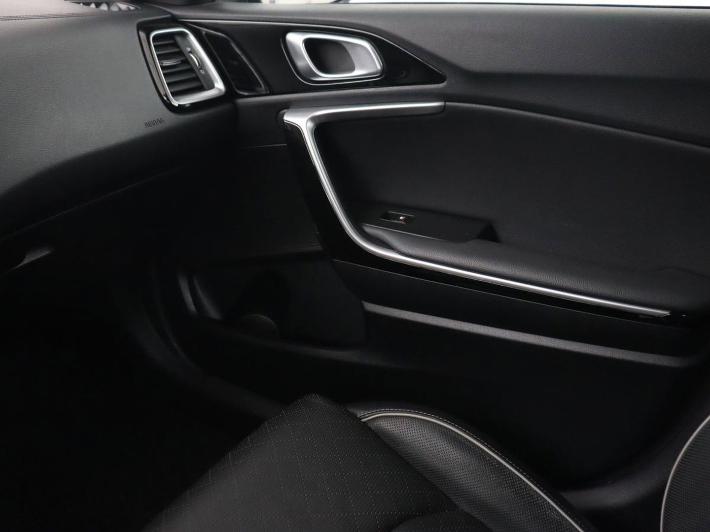 Kia Xceed 1.6 GDi PHEV ExecutiveLine | Stoelventilatie | Leder | Adaptive cruise | Camera | Memory | Achterbankverwarming | Full LED | Keyless | Stuurverwarming | Navigatie | Plug In