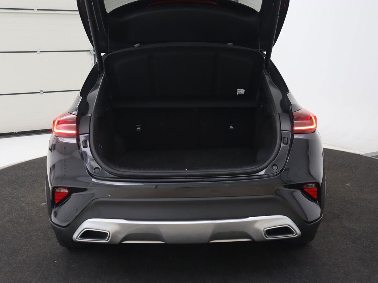 Kia Xceed 1.6 GDi PHEV ExecutiveLine | Stoelventilatie | Leder | Adaptive cruise | Camera | Memory | Achterbankverwarming | Full LED | Keyless | Stuurverwarming | Navigatie | Plug In