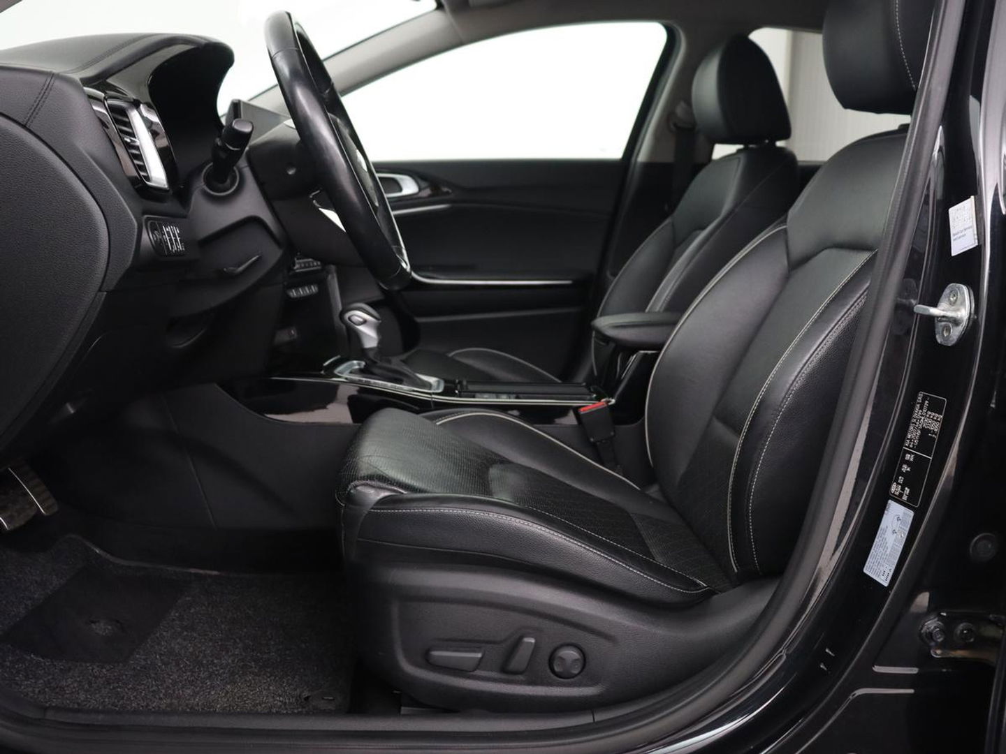 Kia Xceed 1.6 GDi PHEV ExecutiveLine | Stoelventilatie | Leder | Adaptive cruise | Camera | Memory | Achterbankverwarming | Full LED | Keyless | Stuurverwarming | Navigatie | Plug In