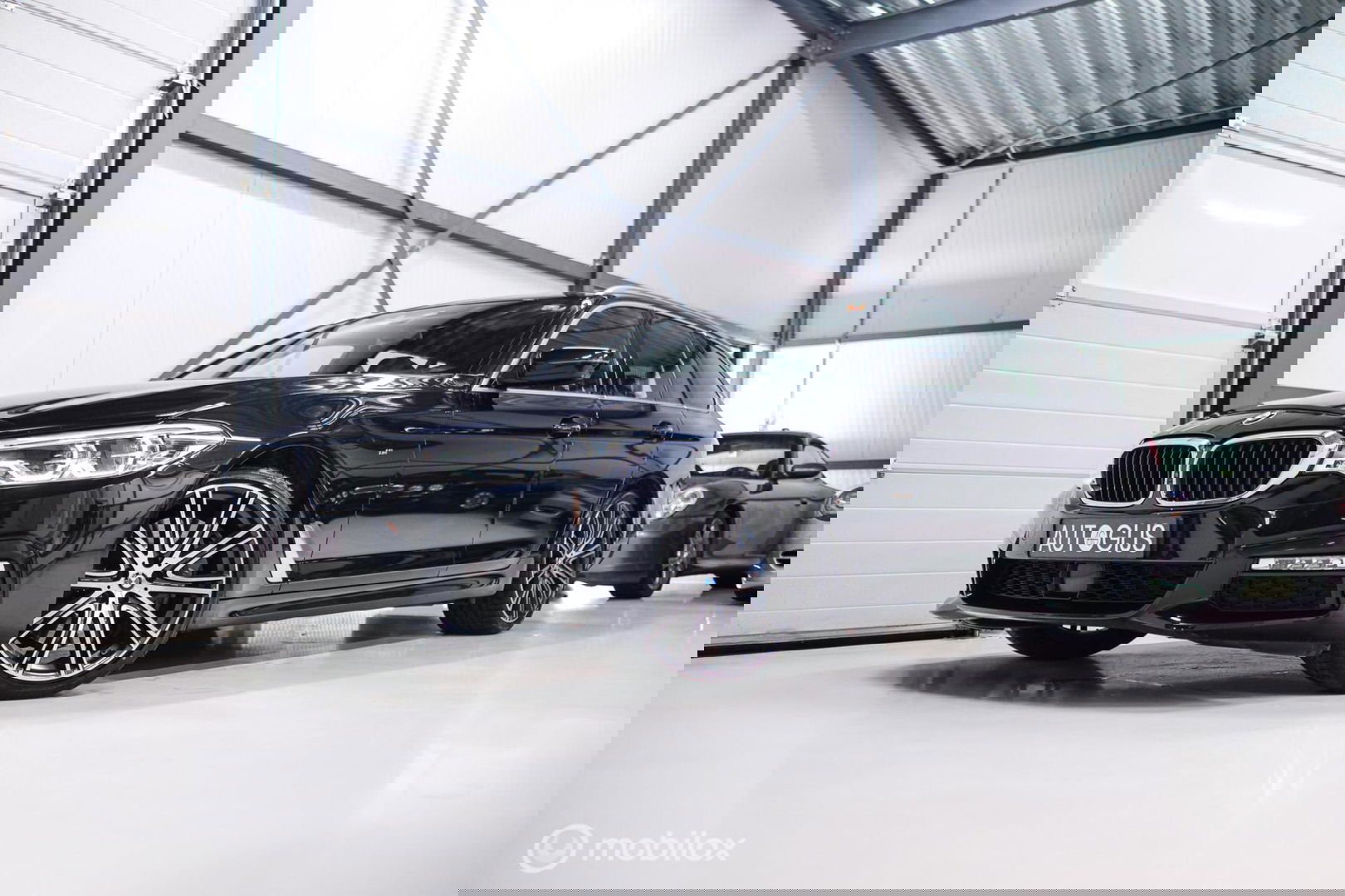 BMW 5 Serie Touring 540d xDrive High Executive | B&W audio | Adaptive | HUD | 360 camera | Carbon Black | Panoramadak | Stoelkoeling | LED |