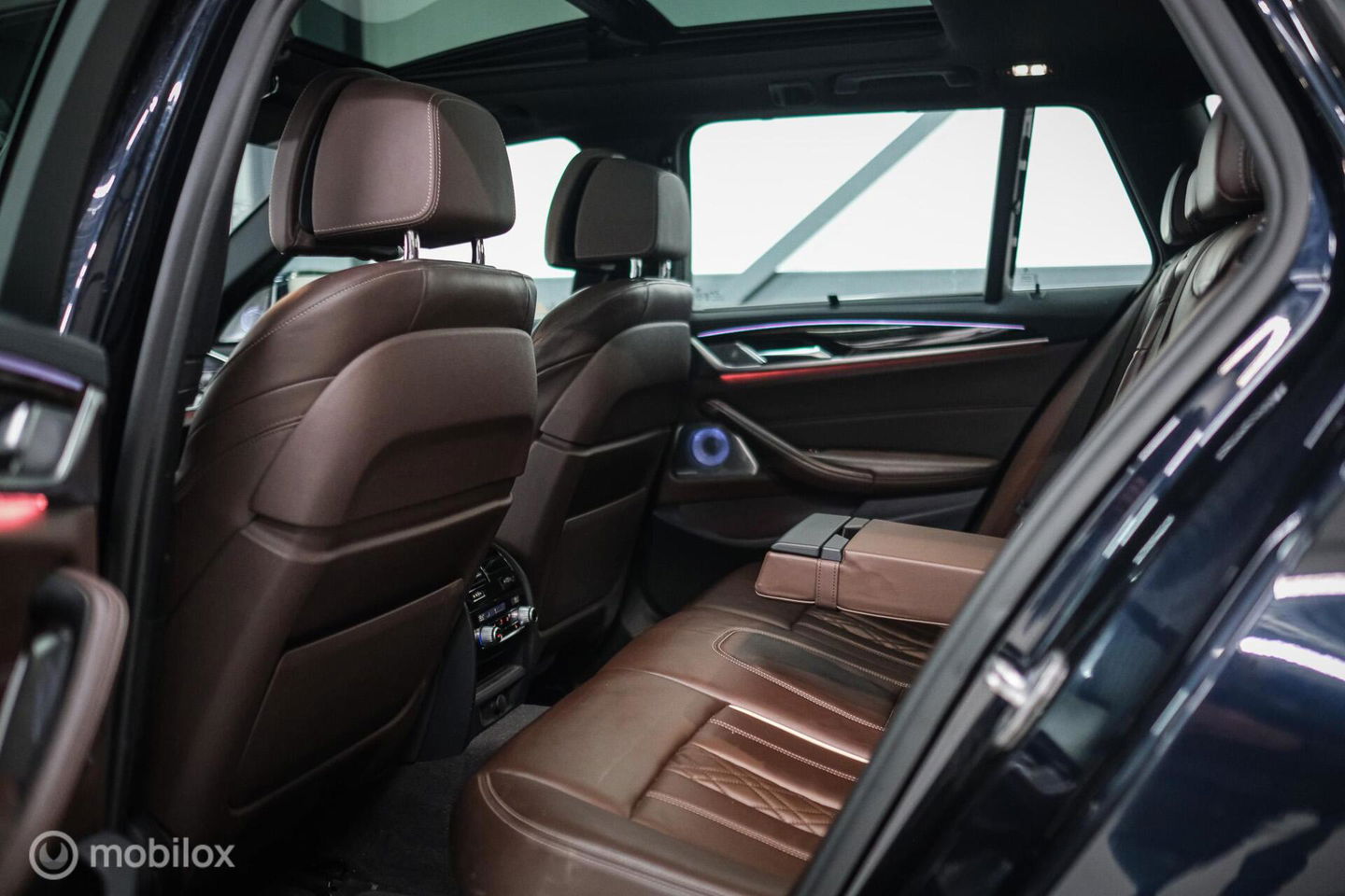 BMW 5 Serie Touring 540d xDrive High Executive | B&W audio | Adaptive | HUD | 360 camera | Carbon Black | Panoramadak | Stoelkoeling | LED |