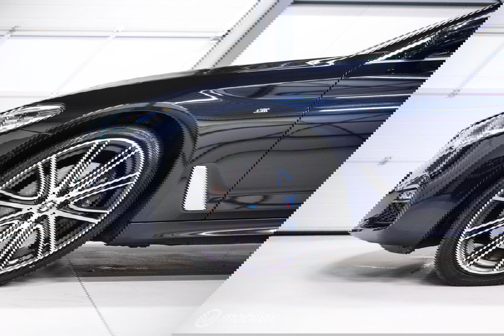 BMW 5 Serie Touring 540d xDrive High Executive | B&W audio | Adaptive | HUD | 360 camera | Carbon Black | Panoramadak | Stoelkoeling | LED |