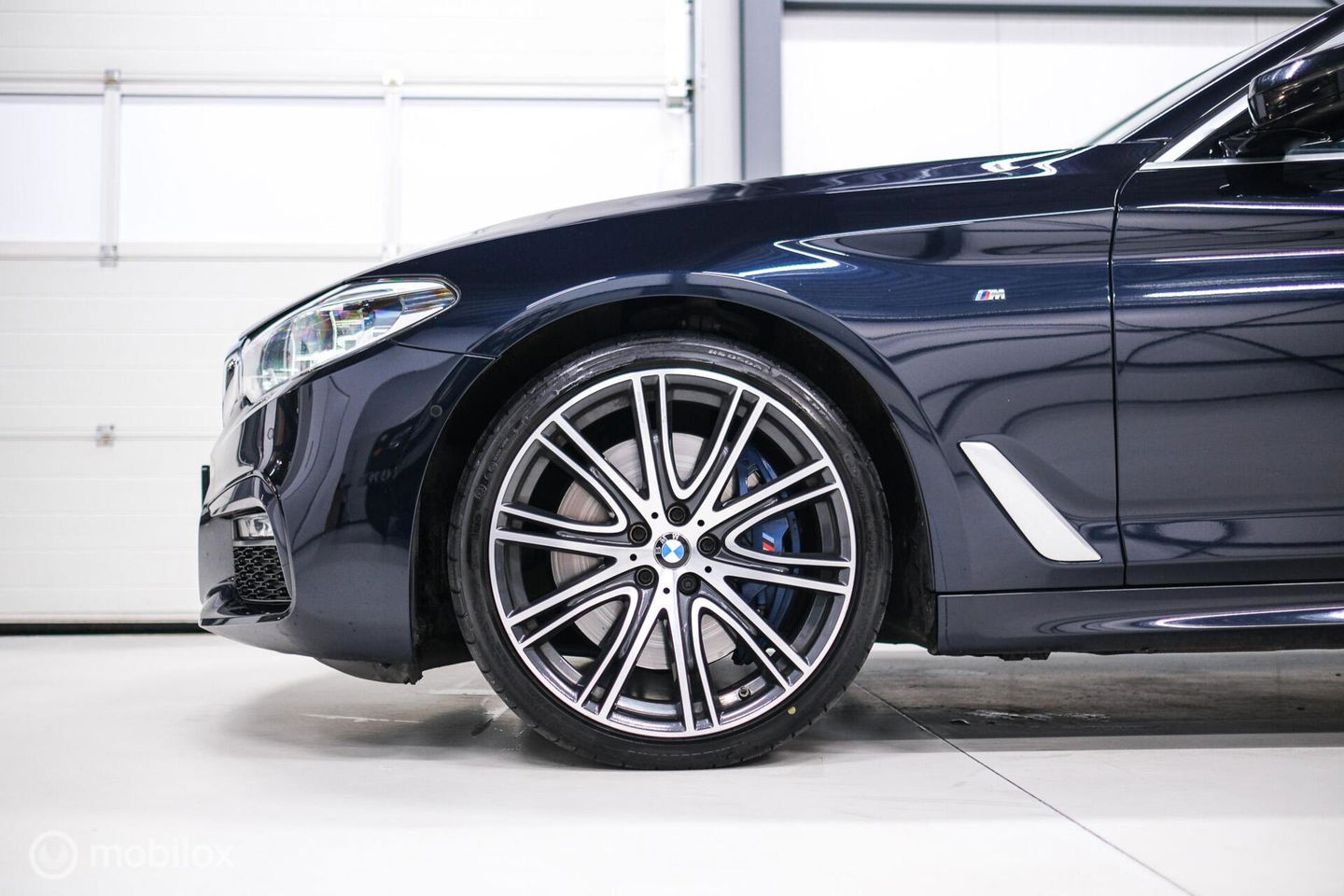 BMW 5 Serie Touring 540d xDrive High Executive | B&W audio | Adaptive | HUD | 360 camera | Carbon Black | Panoramadak | Stoelkoeling | LED |