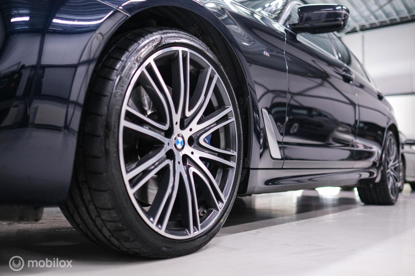 BMW 5 Serie Touring 540d xDrive High Executive | B&W audio | Adaptive | HUD | 360 camera | Carbon Black | Panoramadak | Stoelkoeling | LED |