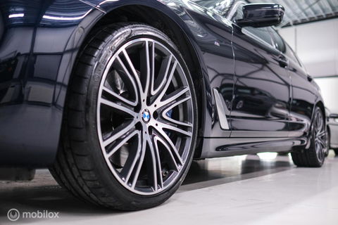 BMW 5 Serie Touring 540d xDrive High Executive | B&W audio | Adaptive | HUD | 360 camera | Carbon Black | Panoramadak | Stoelkoeling | LED |