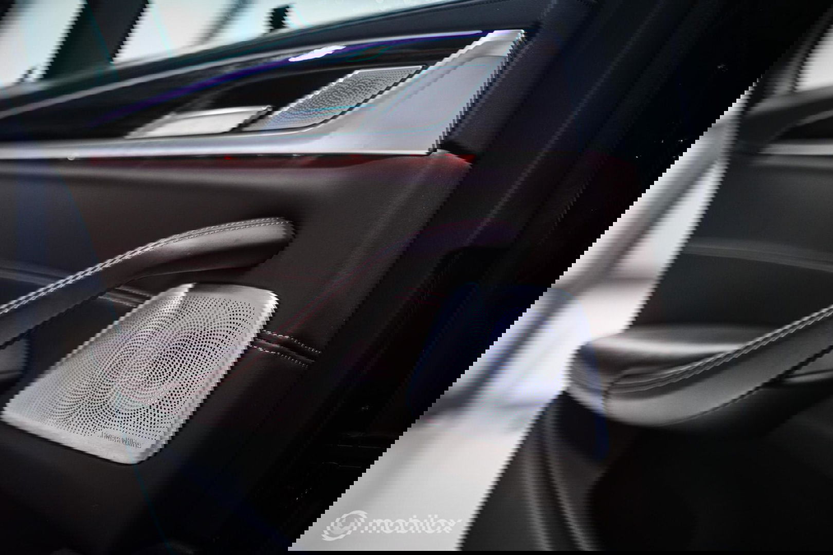 BMW 5 Serie Touring 540d xDrive High Executive | B&W audio | Adaptive | HUD | 360 camera | Carbon Black | Panoramadak | Stoelkoeling | LED |