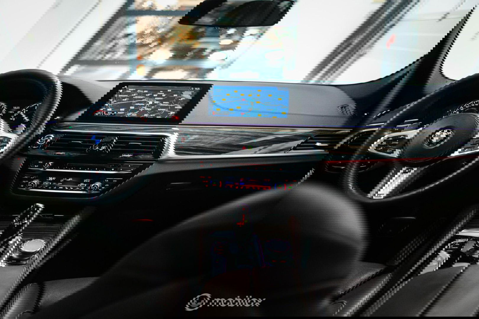 BMW 5 Serie Touring 540d xDrive High Executive | B&W audio | Adaptive | HUD | 360 camera | Carbon Black | Panoramadak | Stoelkoeling | LED |