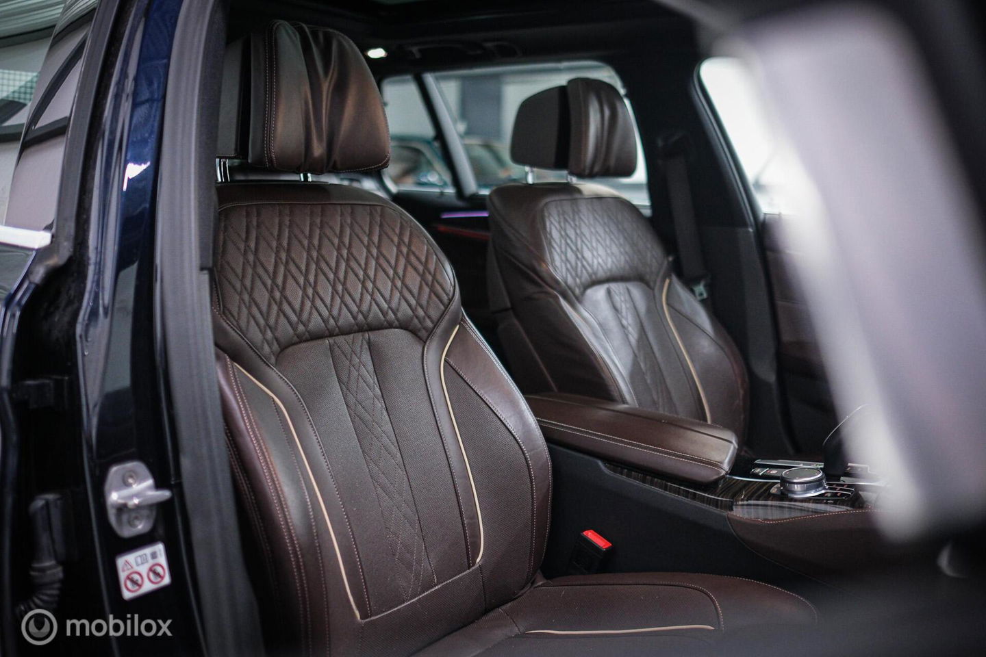 BMW 5 Serie Touring 540d xDrive High Executive | B&W audio | Adaptive | HUD | 360 camera | Carbon Black | Panoramadak | Stoelkoeling | LED |