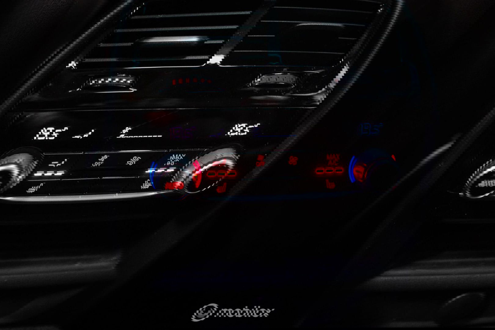 BMW 5 Serie Touring 540d xDrive High Executive | B&W audio | Adaptive | HUD | 360 camera | Carbon Black | Panoramadak | Stoelkoeling | LED |