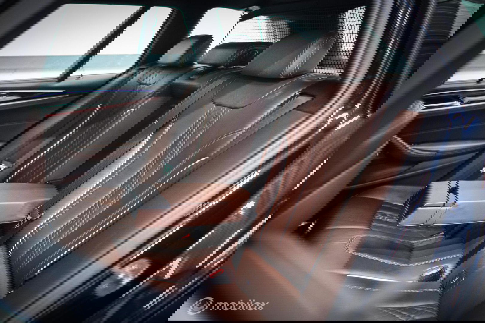 BMW 5 Serie Touring 540d xDrive High Executive | B&W audio | Adaptive | HUD | 360 camera | Carbon Black | Panoramadak | Stoelkoeling | LED |