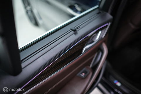 BMW 5 Serie Touring 540d xDrive High Executive | B&W audio | Adaptive | HUD | 360 camera | Carbon Black | Panoramadak | Stoelkoeling | LED |