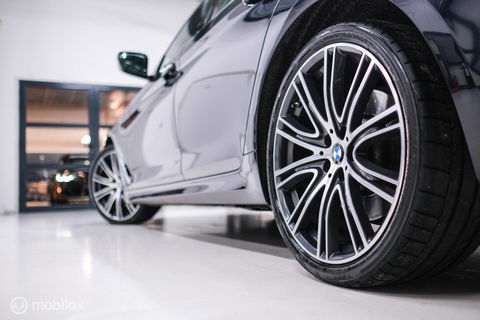 BMW 5 Serie Touring 540d xDrive High Executive | B&W audio | Adaptive | HUD | 360 camera | Carbon Black | Panoramadak | Stoelkoeling | LED |