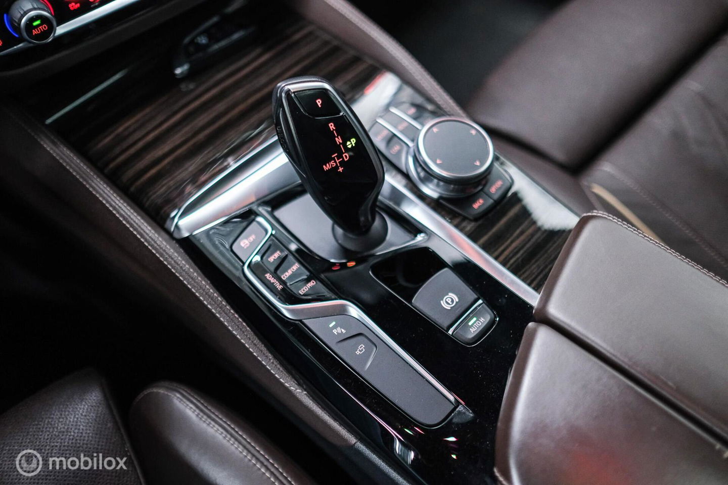 BMW 5 Serie Touring 540d xDrive High Executive | B&W audio | Adaptive | HUD | 360 camera | Carbon Black | Panoramadak | Stoelkoeling | LED |