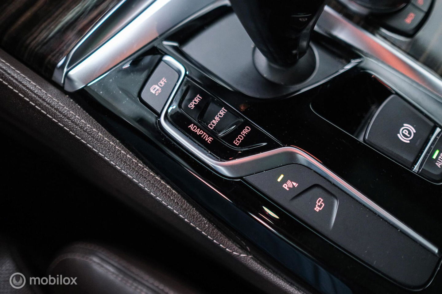 BMW 5 Serie Touring 540d xDrive High Executive | B&W audio | Adaptive | HUD | 360 camera | Carbon Black | Panoramadak | Stoelkoeling | LED |