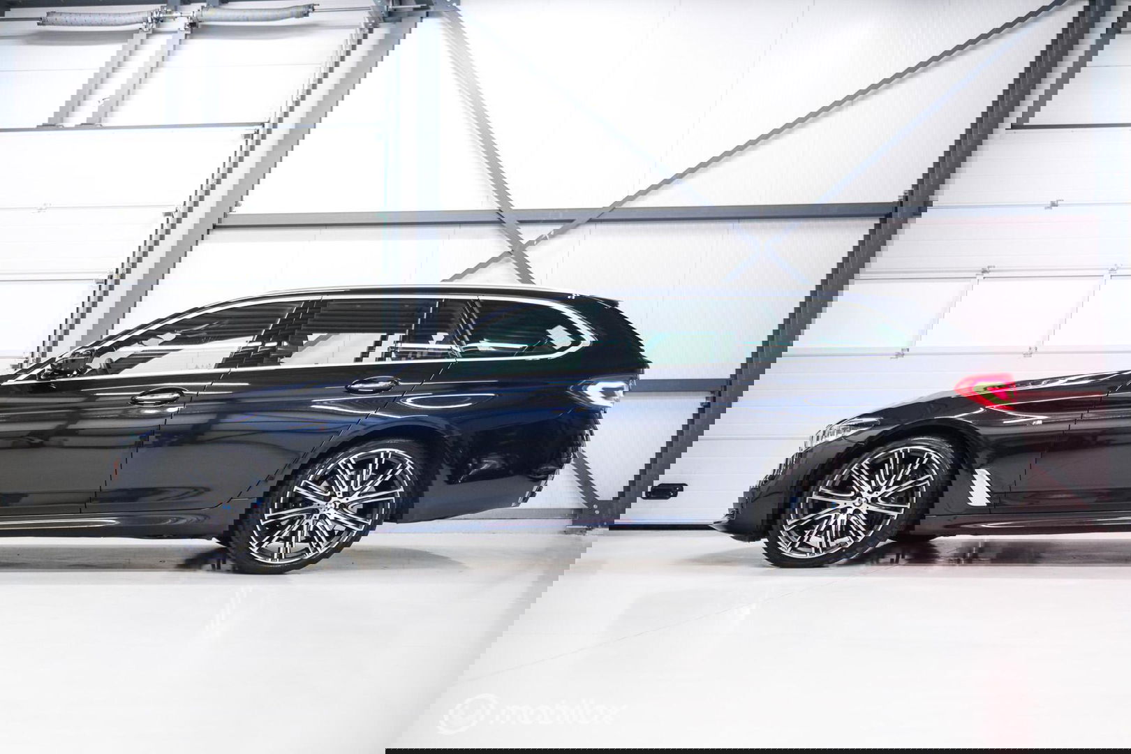 BMW 5 Serie Touring 540d xDrive High Executive | B&W audio | Adaptive | HUD | 360 camera | Carbon Black | Panoramadak | Stoelkoeling | LED |