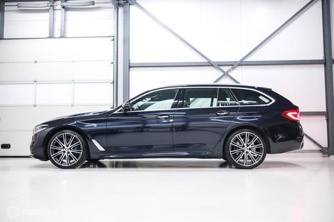 BMW 5 Serie Touring 540d xDrive High Executive | B&W audio | Adaptive | HUD | 360 camera | Carbon Black | Panoramadak | Stoelkoeling | LED |