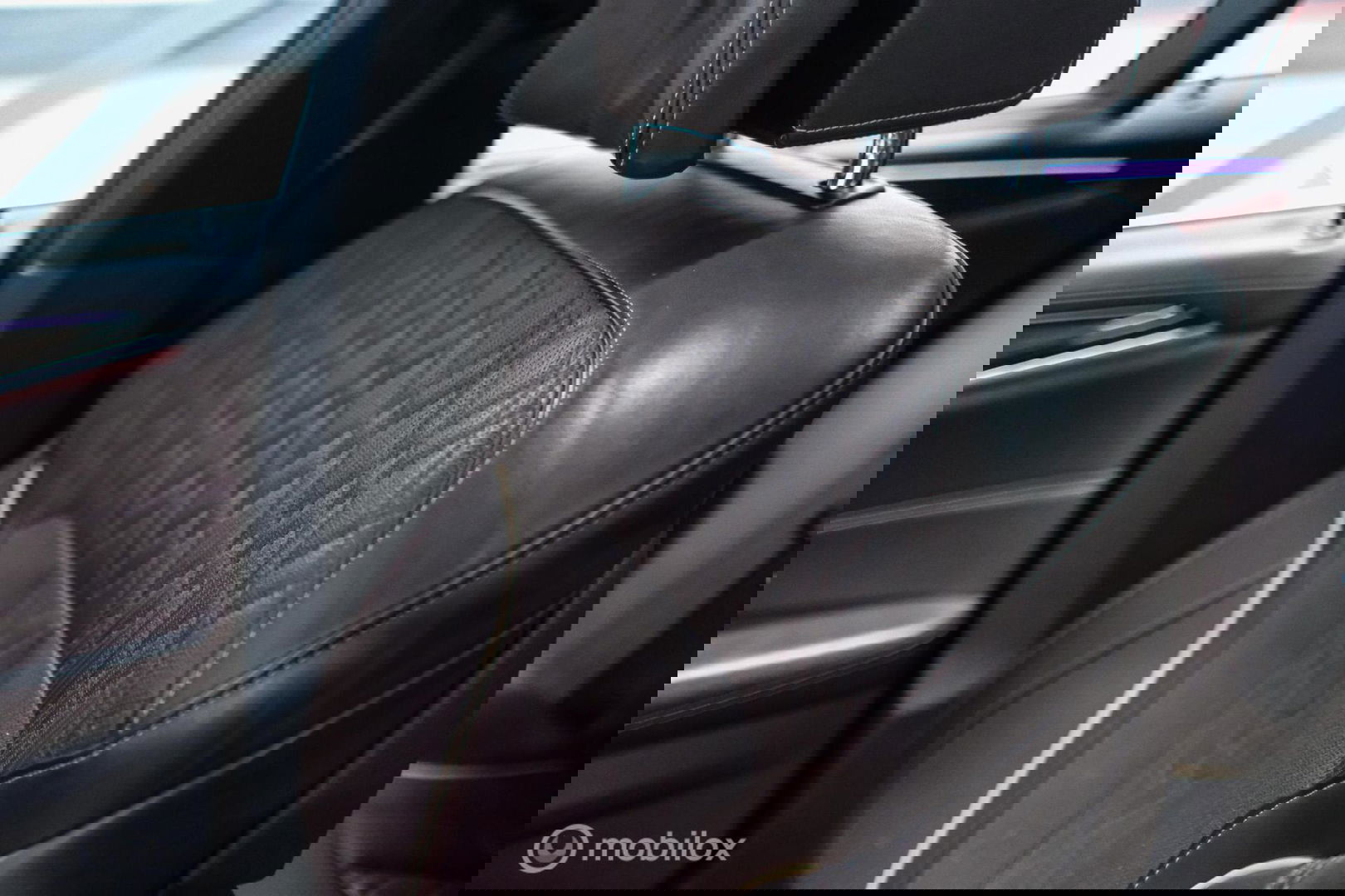 BMW 5 Serie Touring 540d xDrive High Executive | B&W audio | Adaptive | HUD | 360 camera | Carbon Black | Panoramadak | Stoelkoeling | LED |