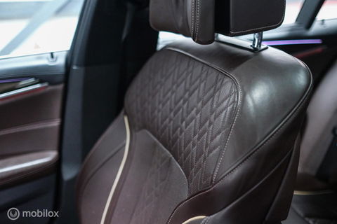 BMW 5 Serie Touring 540d xDrive High Executive | B&W audio | Adaptive | HUD | 360 camera | Carbon Black | Panoramadak | Stoelkoeling | LED |