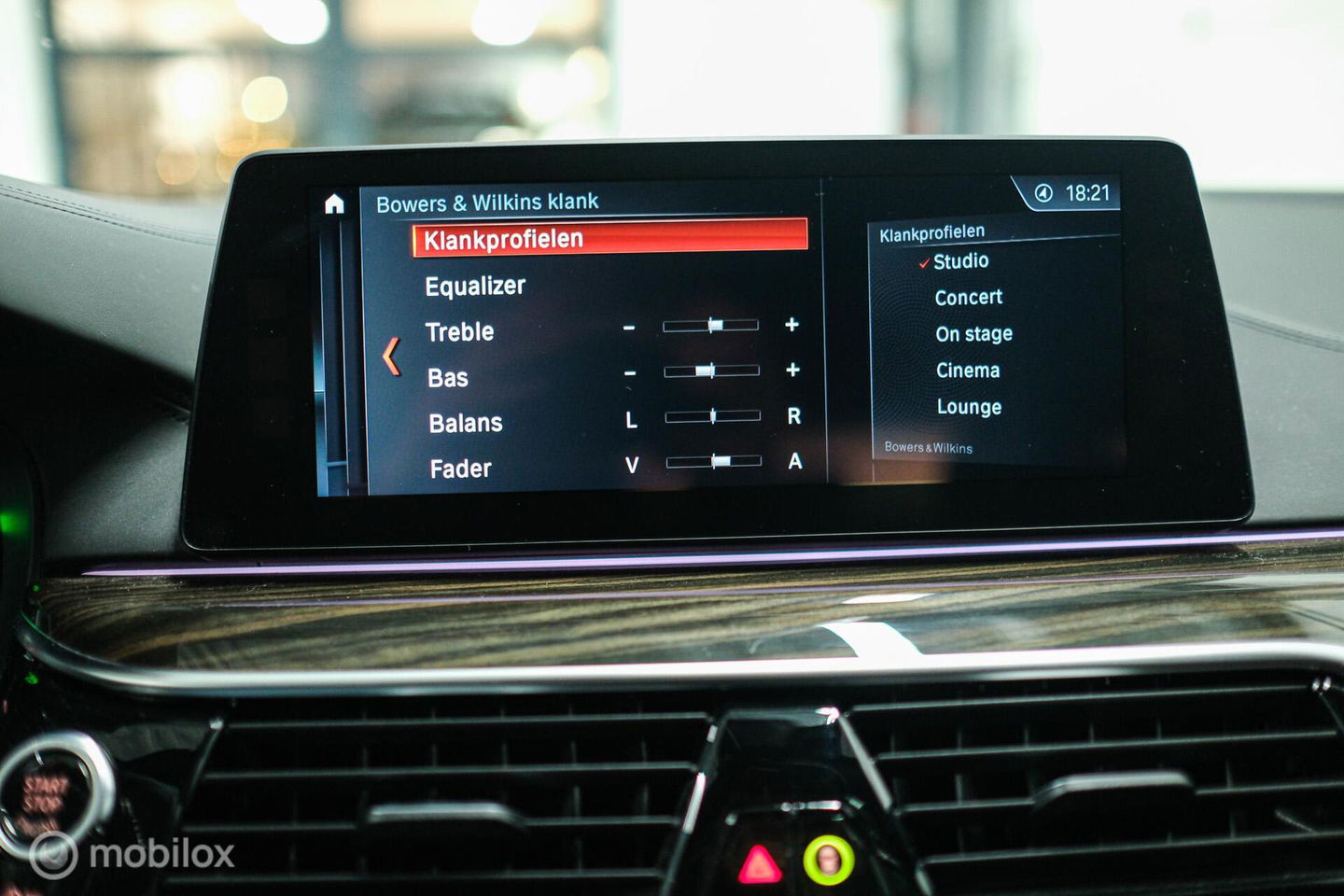 BMW 5 Serie Touring 540d xDrive High Executive | B&W audio | Adaptive | HUD | 360 camera | Carbon Black | Panoramadak | Stoelkoeling | LED |