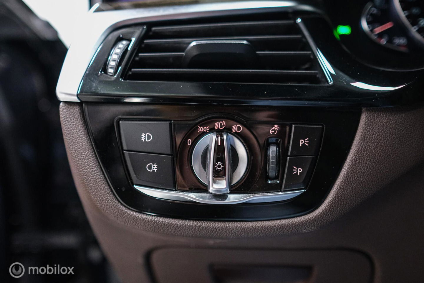 BMW 5 Serie Touring 540d xDrive High Executive | B&W audio | Adaptive | HUD | 360 camera | Carbon Black | Panoramadak | Stoelkoeling | LED |